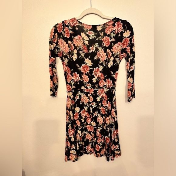 Forever 21 Floral Mini Dress Size small - Picture 4 of 4